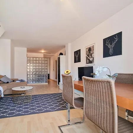 In With Kitchenette Apartment *